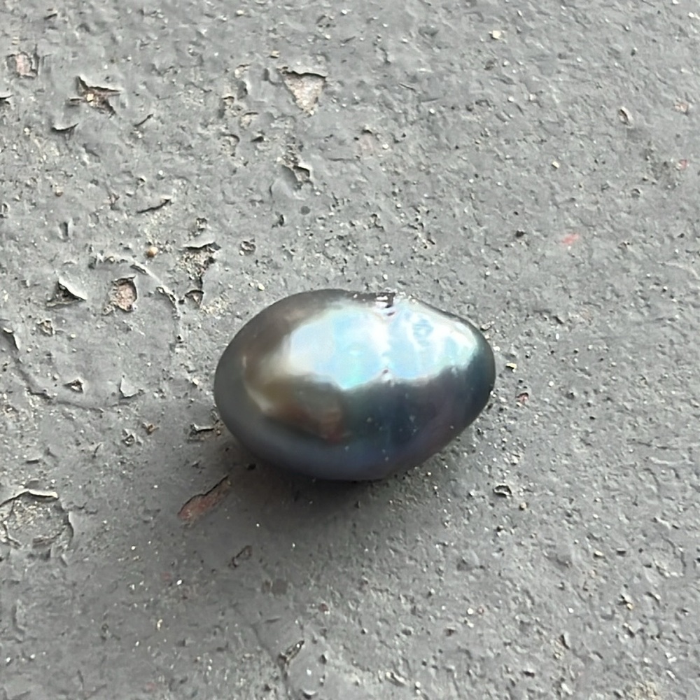 Real black shiny pearl natural